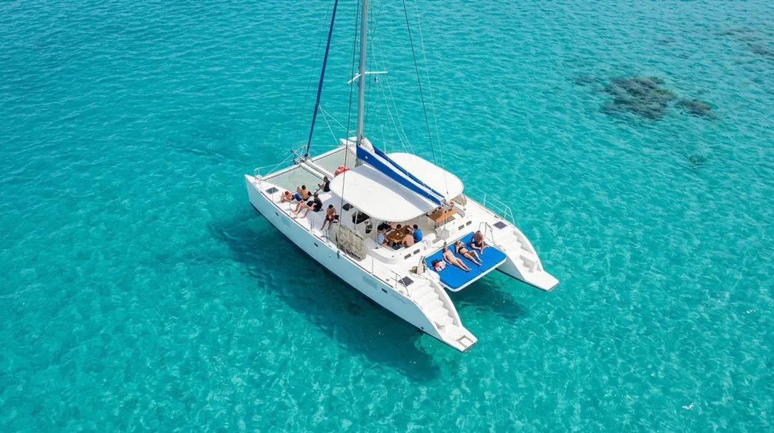 Excursión en Catamarán a Isla Mujeres y Esnórquel